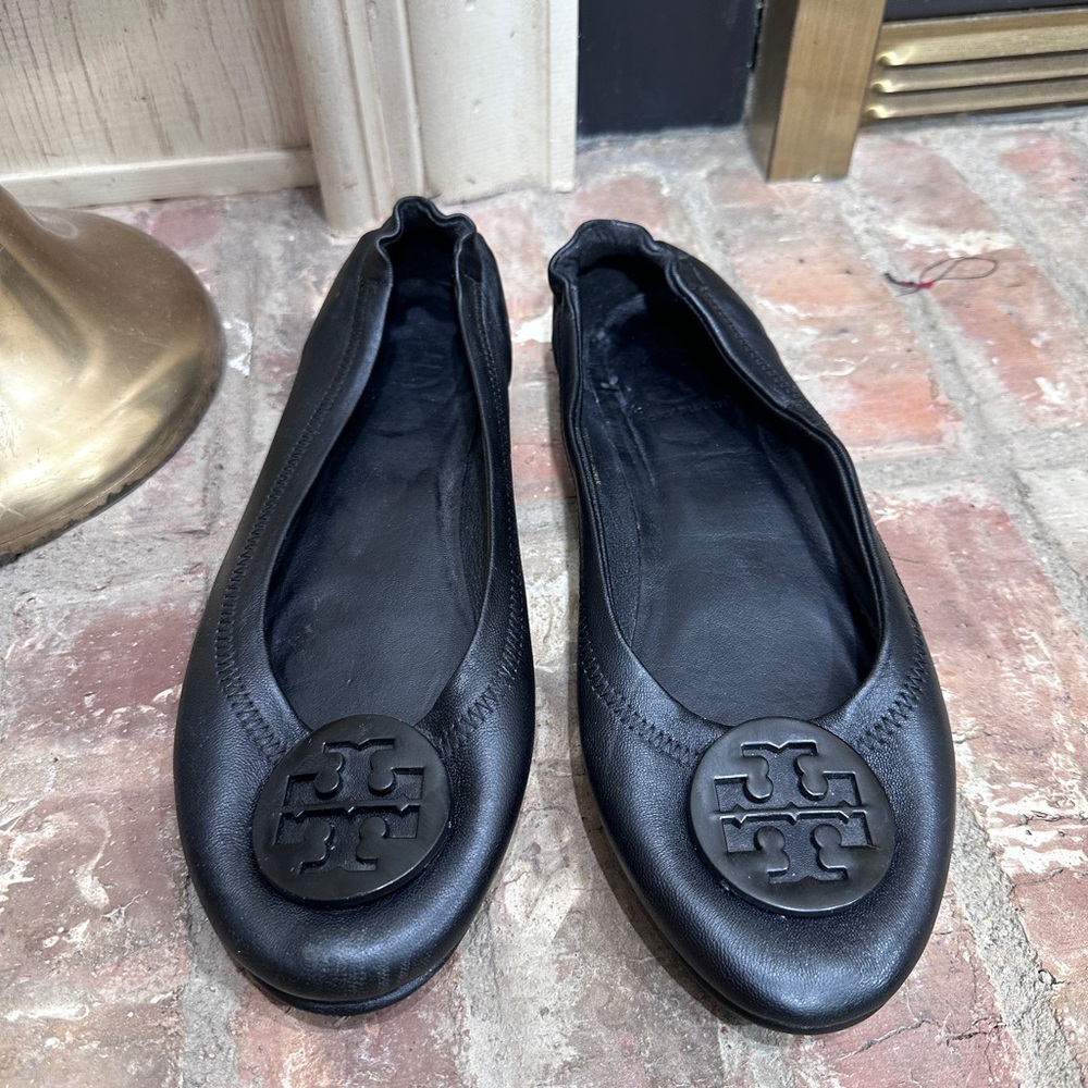Tory Burch Black Leather Minnie Logo Ballet Flats – ‼️Mismatched‼️ Sizes‎ 9 & 10